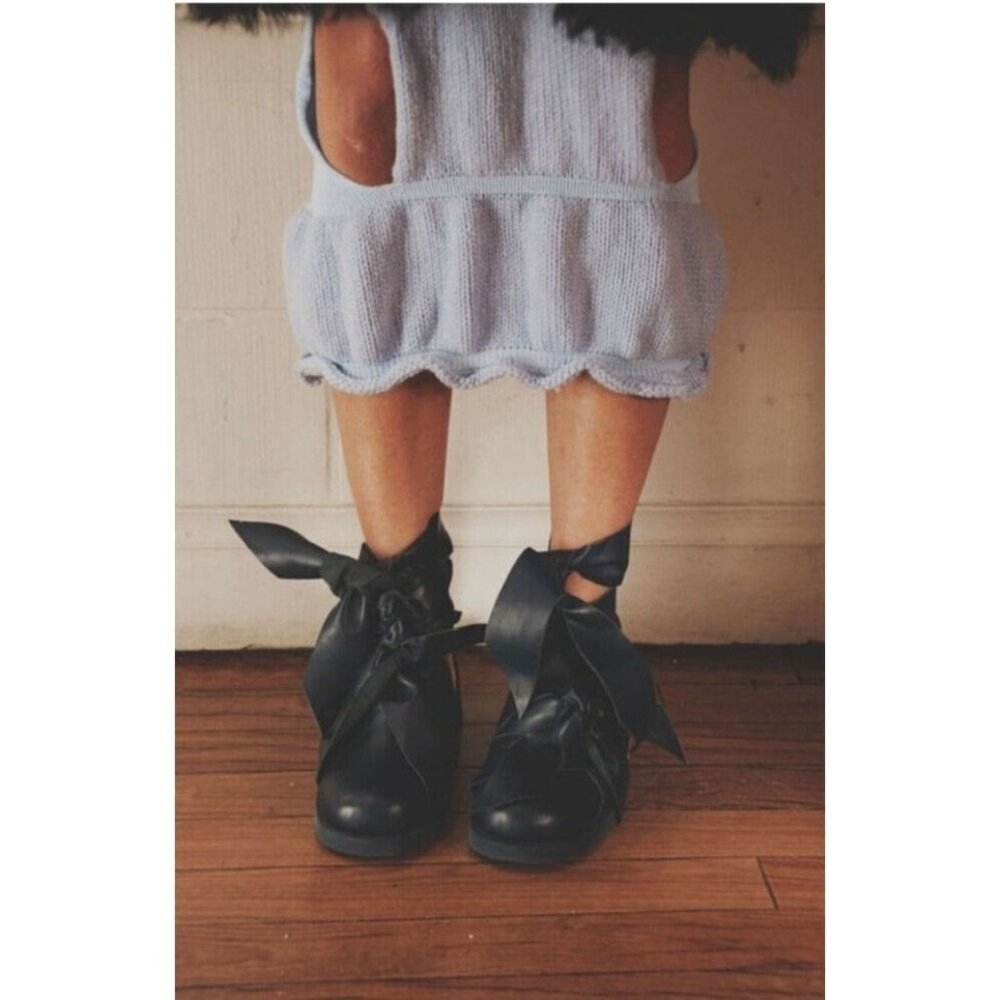 KULTDOMINI X HELEN LAWRENCE black shoes with large leather bows Size EU 40